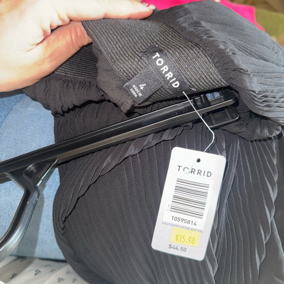 Torrid Black A-Line Skirt size 4 NWT - Picture 4 of 4